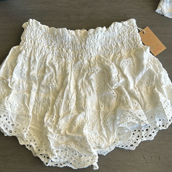 Surf Gypsy White Ruffle Shorts - Picture 5 of 10